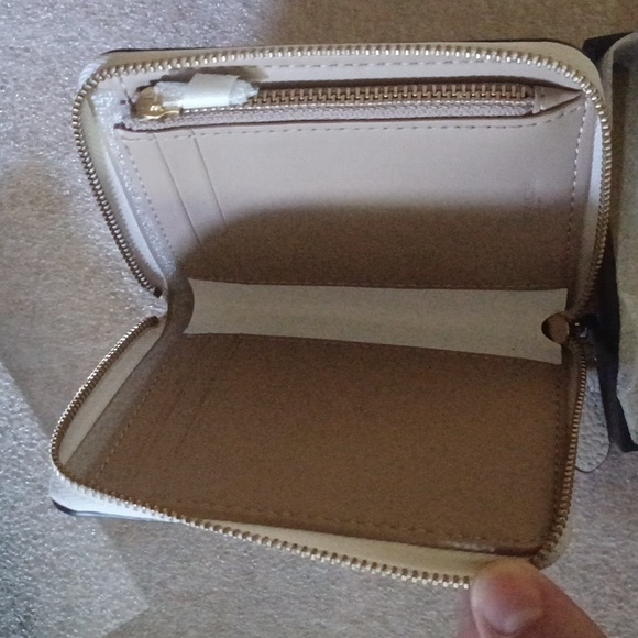 SOLD - COACH Boxed Small Zip Around Wallet With Snowy Bears Print - Picture 4 of 8